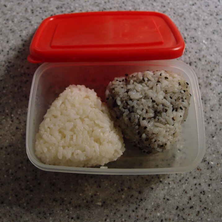 炒め玉ねぎのおにぎり弁当